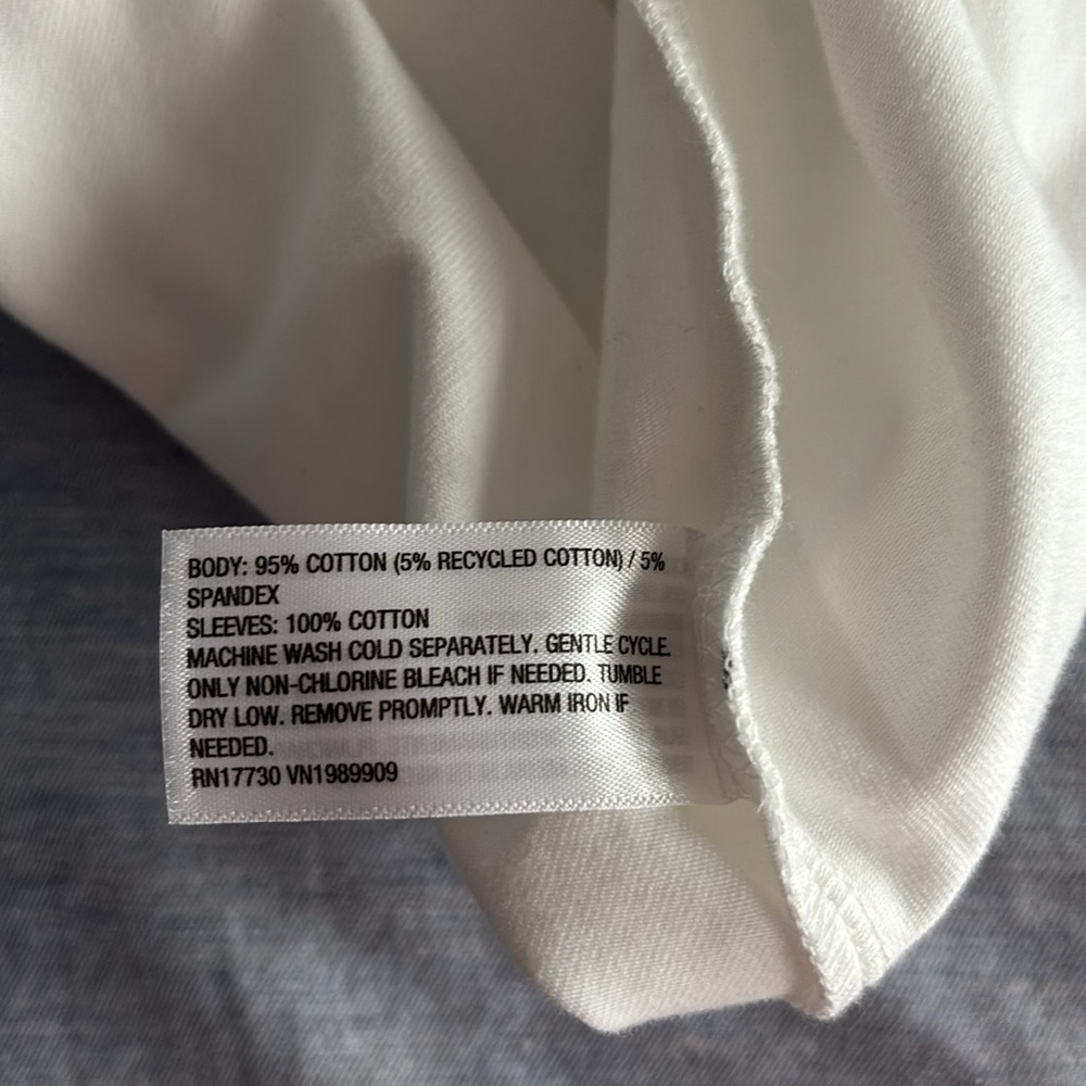 Beautiful white t-shirt with bell eyelet sleeves. XXL - Picture 6 of 6
